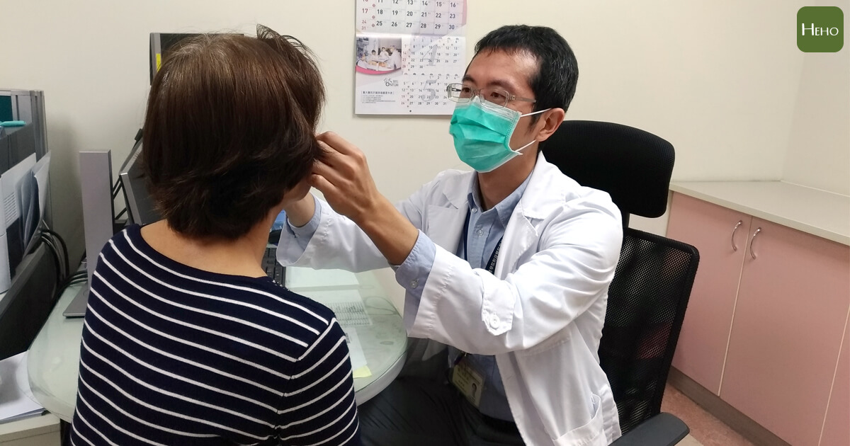 Herpes zoster yang terjadi di cabang mata dari saraf trigeminal mungkin dapat merusak penglihatan. (Gambar/sumber: Heho Health)